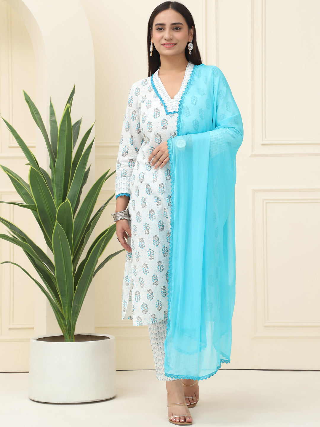 Blue Floral Printed Pure Cotton Kurta With Trousers & Chiffon Dupatta