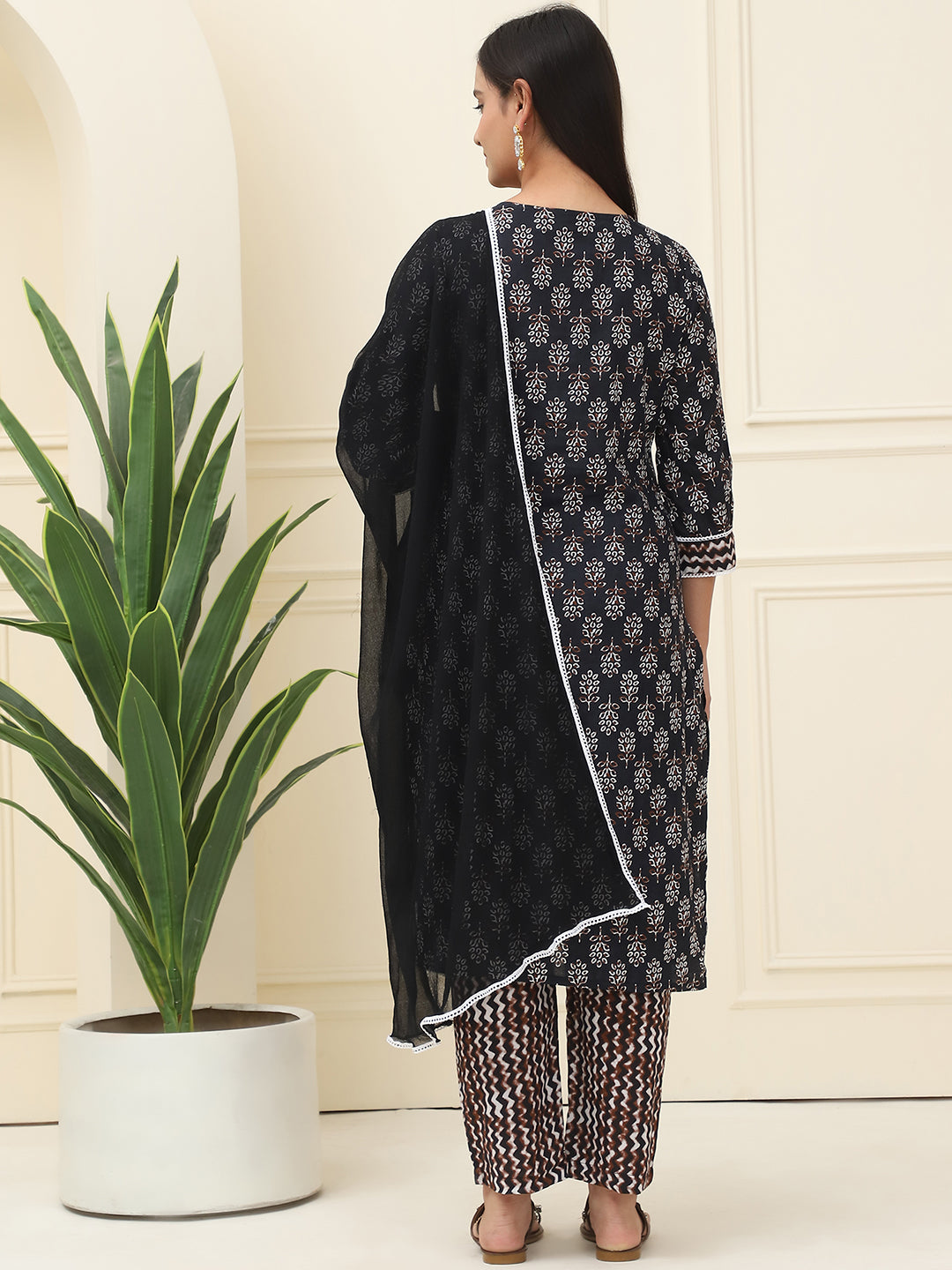 Black Floral Printed Pure Cotton Kurta With Trousers & Chiffon Dupatta