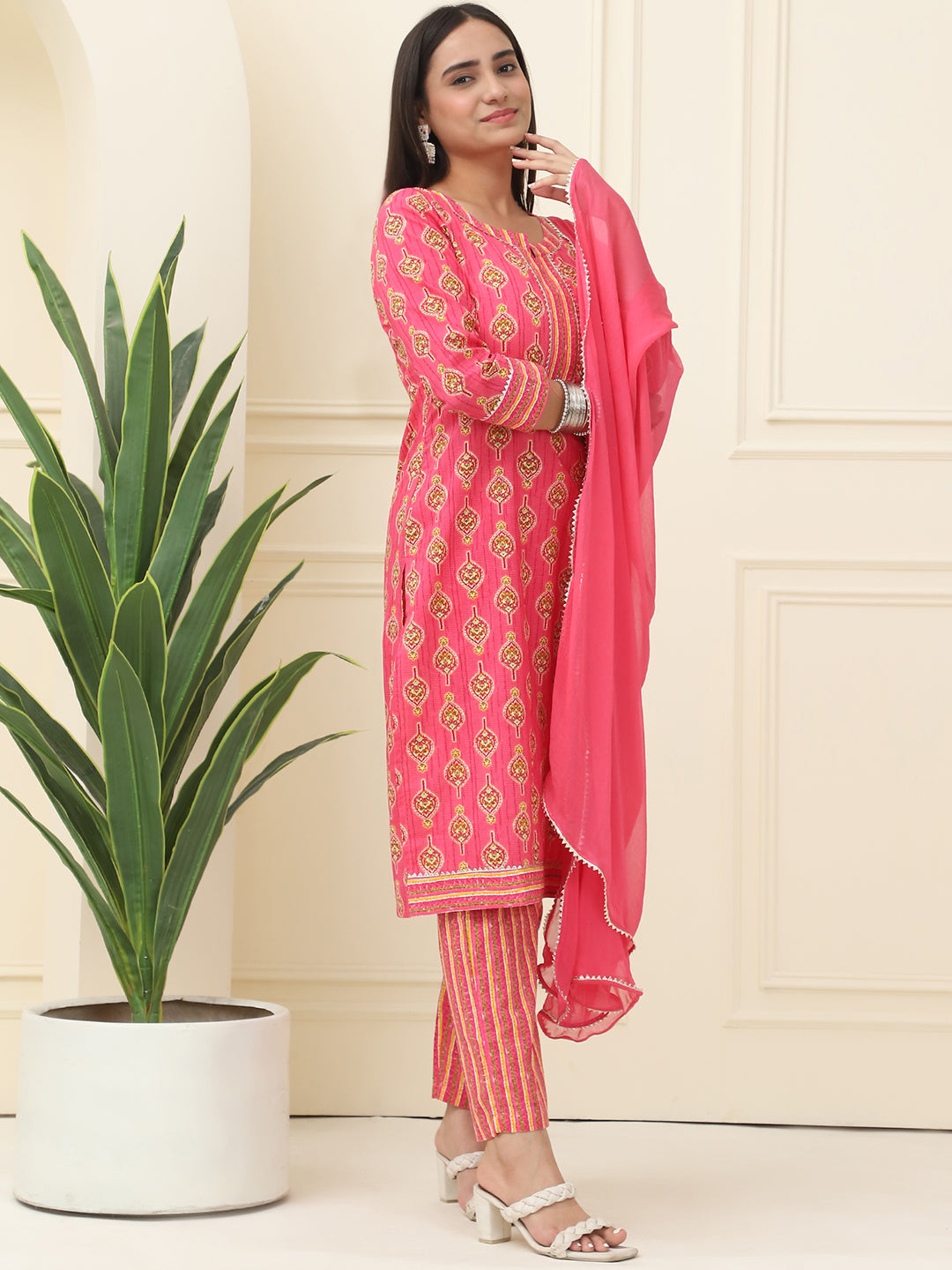 Pink Floral Printed Pure Cotton Kurta With Trousers & Chiffon Dupatta