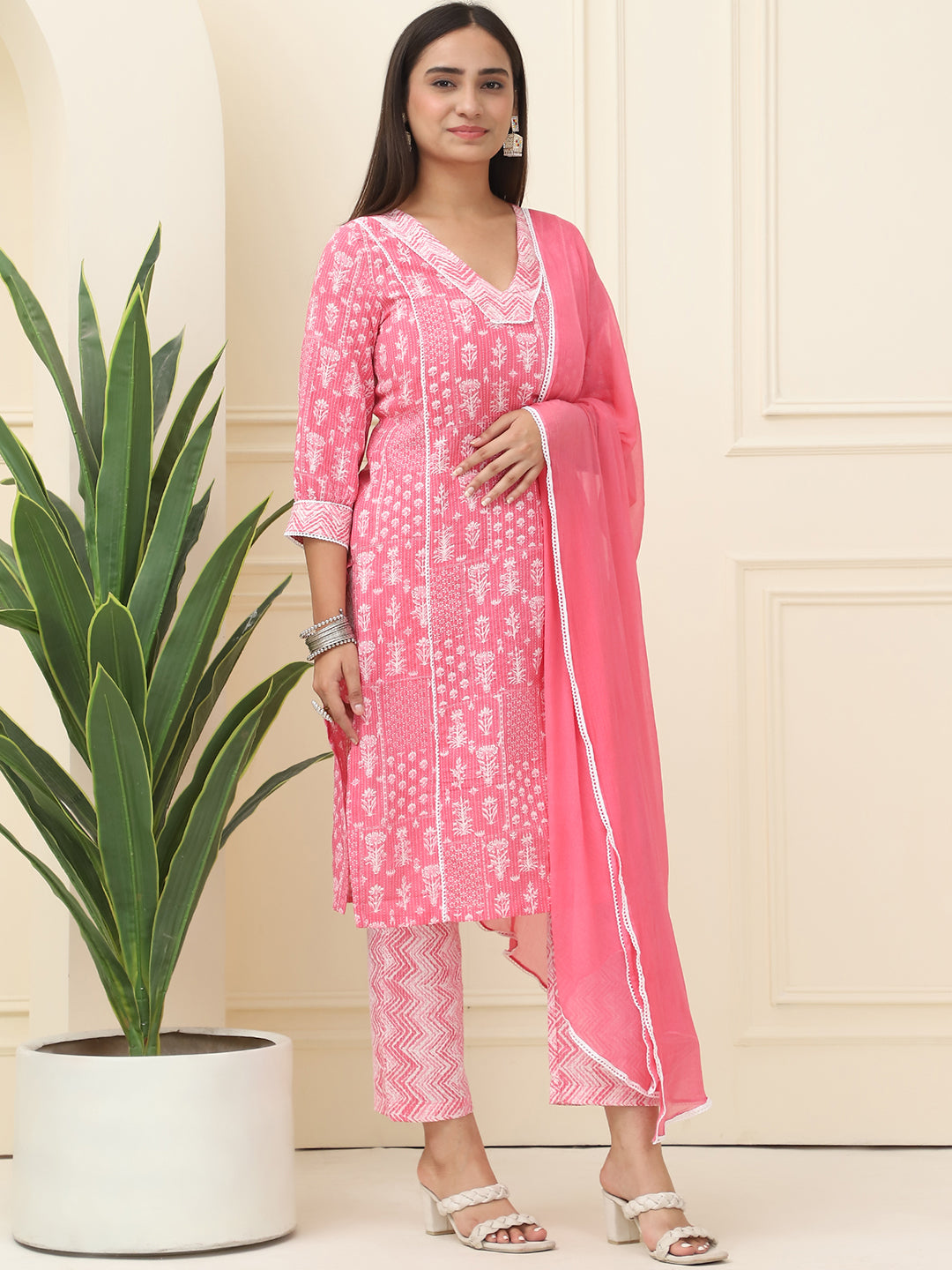 Pink Floral Printed Pure Cotton Kurta With Trousers & Chiffon Dupatta