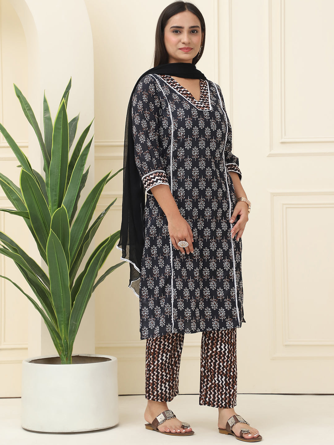 Black Floral Printed Pure Cotton Kurta With Trousers & Chiffon Dupatta