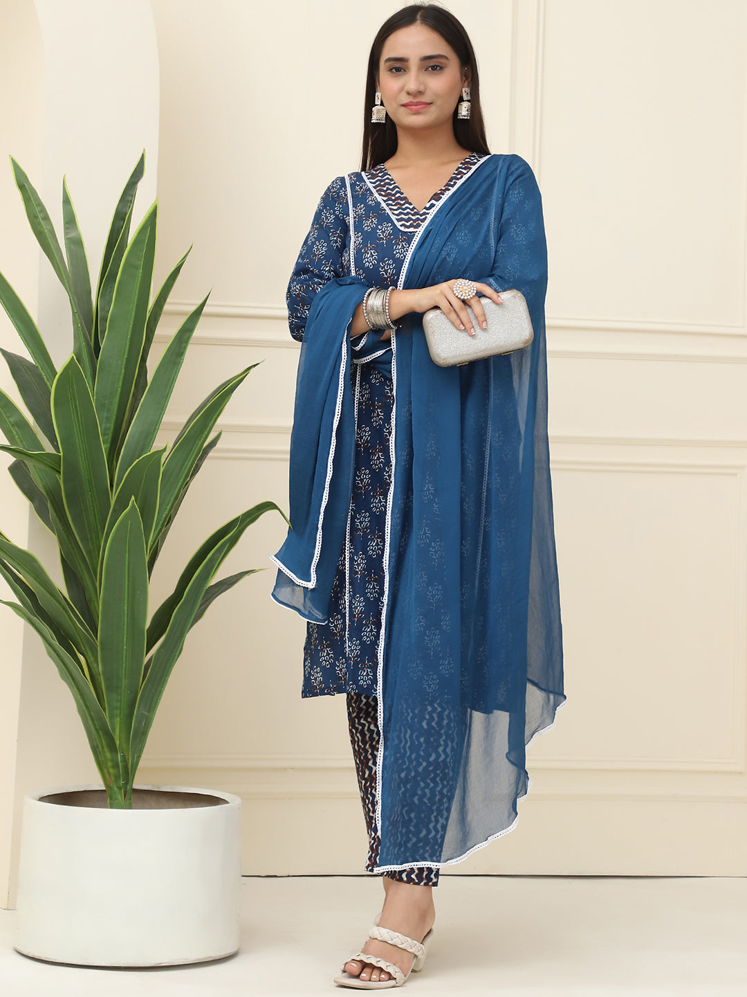 Blue Floral Printed Pure Cotton Kurta With Trousers & Chiffon Dupatta